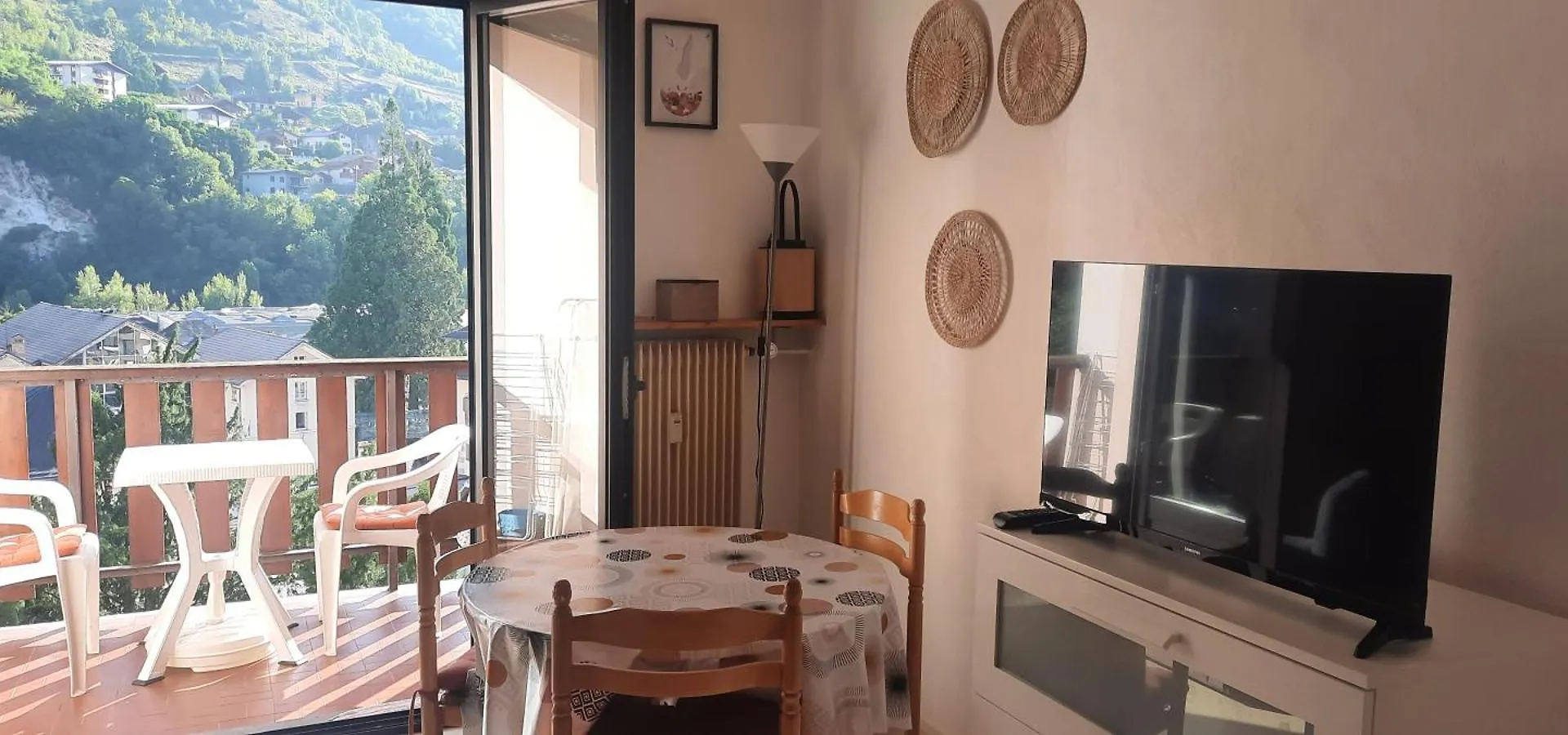 Central Studio Ideal For Hikers Or Skiers Brides-les-Bains Apartment